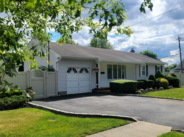 338 Brook Avenue N, Bay Shore, NY 11706