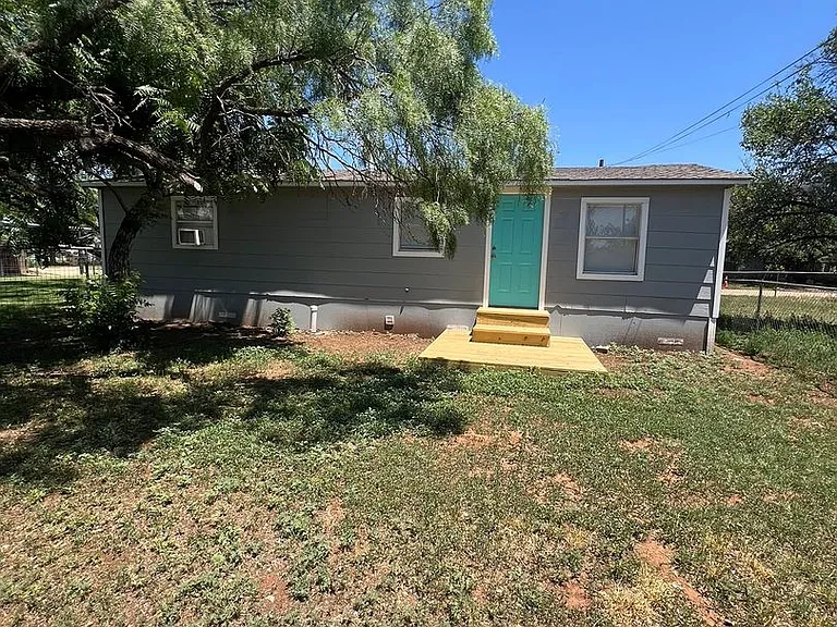 405 Thornton — Photo 9