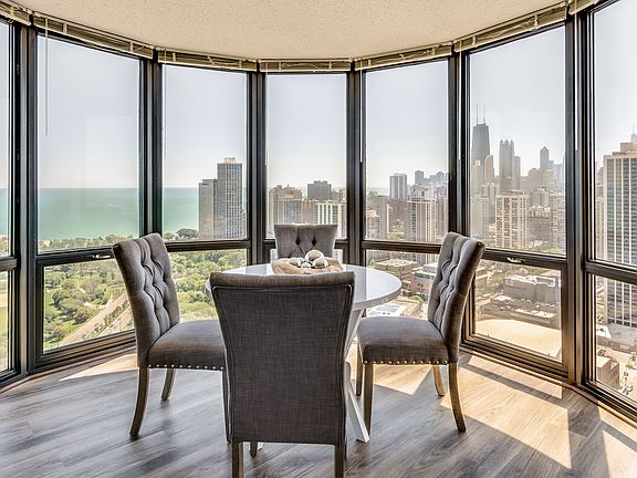 5th image of 900 Chicago Ave Unit 403