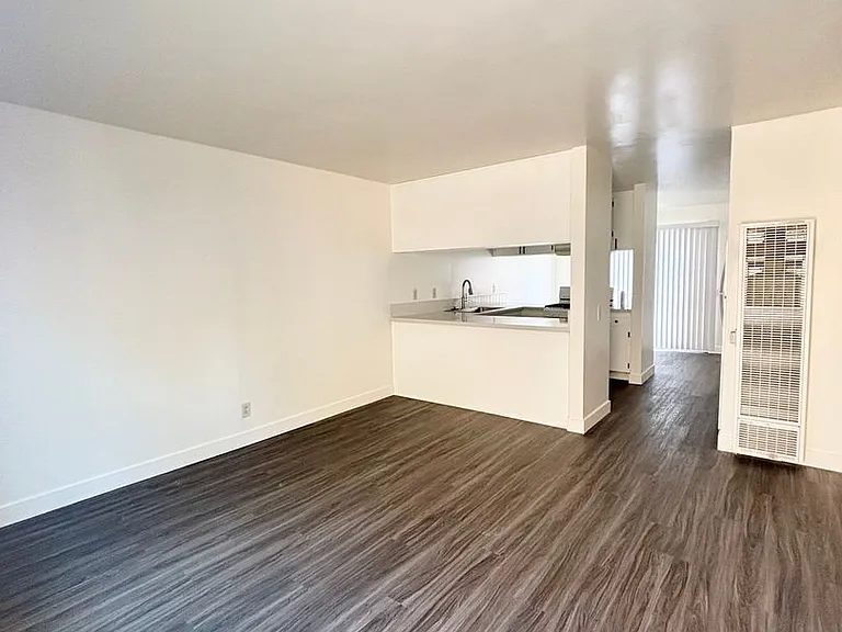 728 N D St — Photo 3