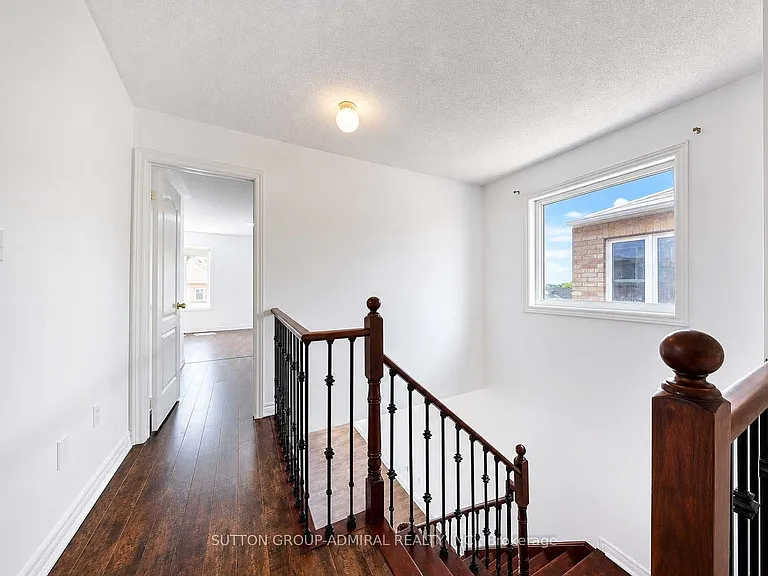 189 Warwick Cres #UPPER — Photo 12