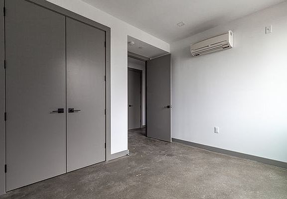 4th image of 410 Tompkins Ave #D3