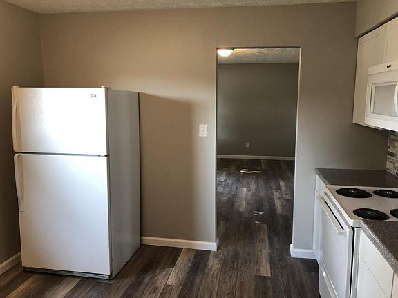 3rd image of 105 Magnolia Way APT B