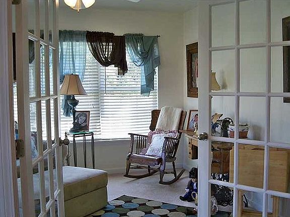 3rd image of 1203 Seminole Cir
