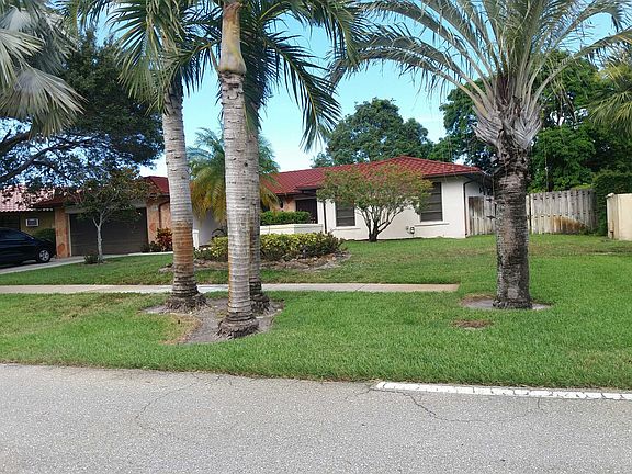 3rd image of 118 Pine Hill Trl W