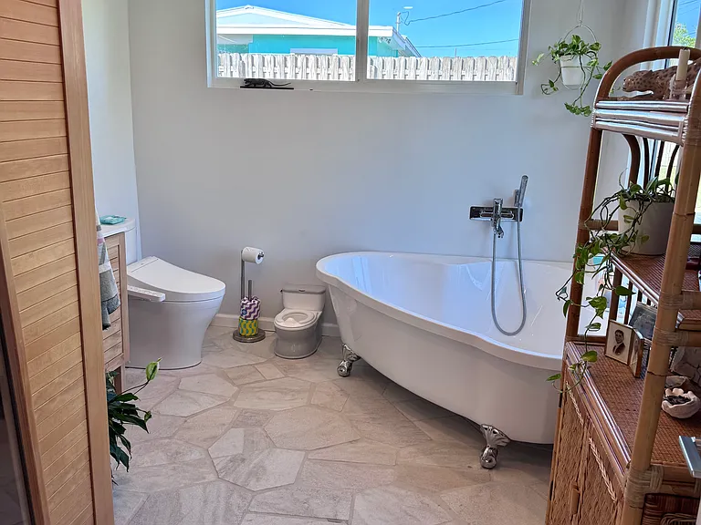 guest/playroom bath