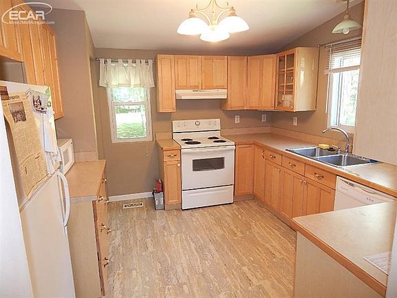 5th image of 6023 Surrey Ln