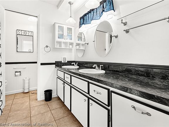 4th image of 2707 Kingswood Dr