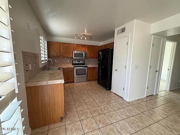 4th image of 1338 E 10th Pl
