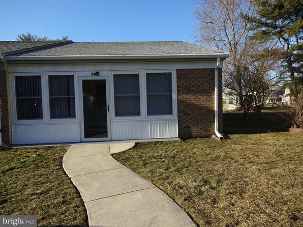 44 Dorchester Dr, Southampton, NJ 08088