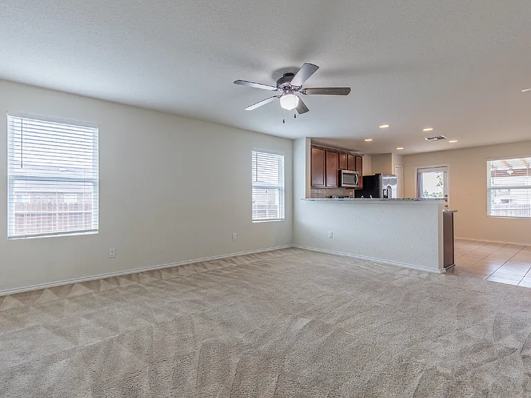 10203 Reyes Hts — Photo 5