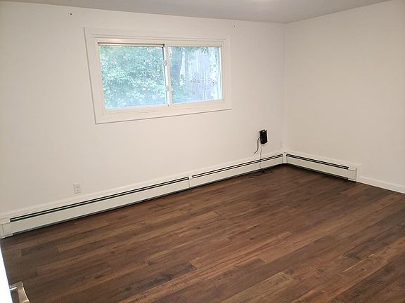 5th image of 419 Newport Ave Unit 4
