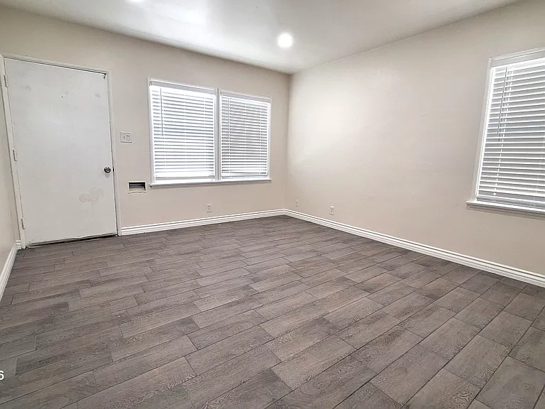 4033 W El Segundo Blvd #D — Photo 9