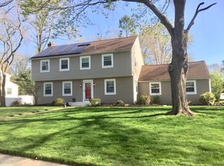 16 Twin Oaks Dr, Lawrenceville, NJ 08648