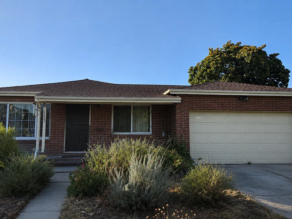 3882 Shasta Cir
