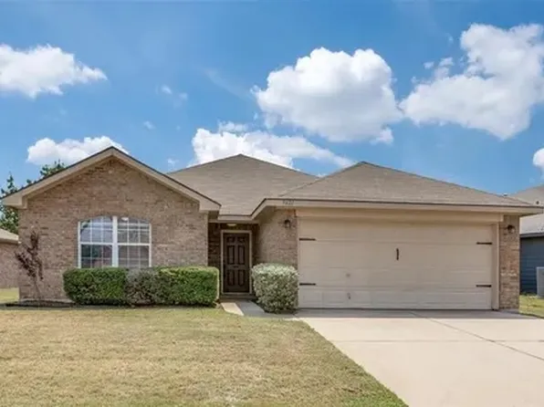 9621 Olivia Dr, Fort Worth, TX 76108
