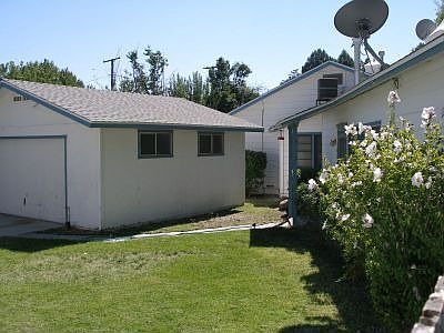 Garage side yard