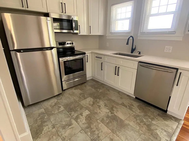 423 Lafayette Ave — Photo 9