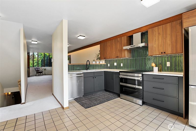 5th image of 3921 S Angeline Street