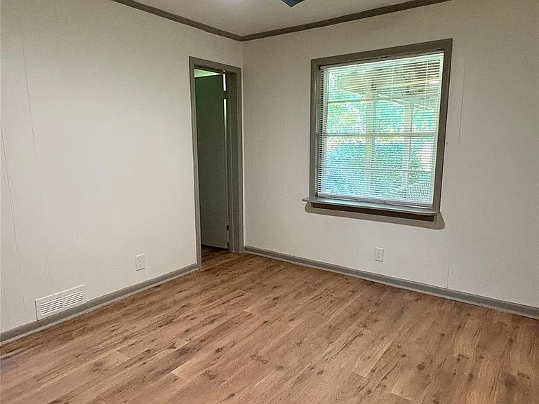 208 Pensacola Ave — Photo 7