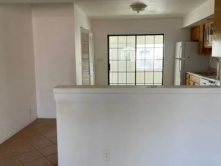 1118 Macon Ave — Photo 7