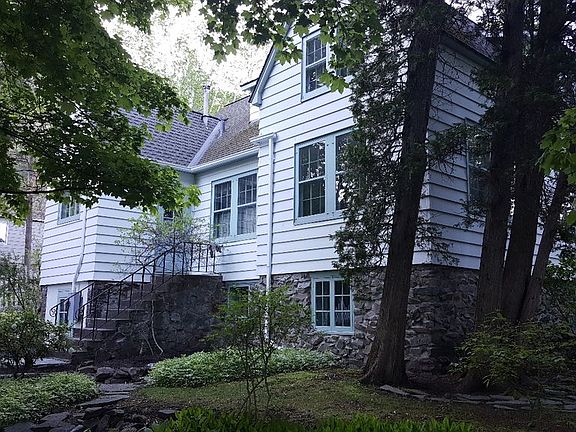 2nd image of 840 Beverly Ave
