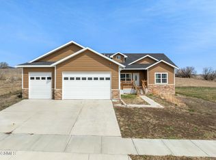 3012 31st St W, Williston, ND 58801