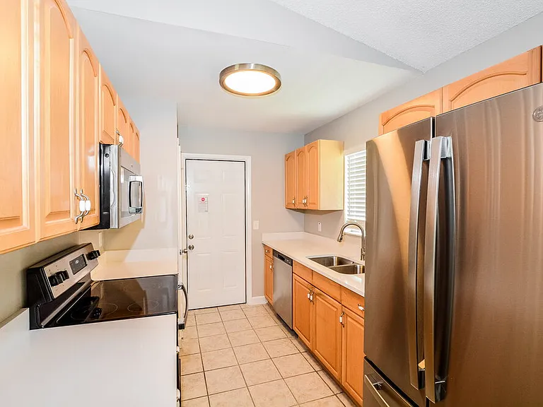 426 Iowa Woods Cir E — Photo 8
