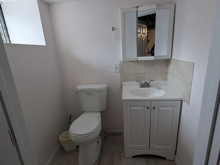 929 Edgemore Rd — Photo 1