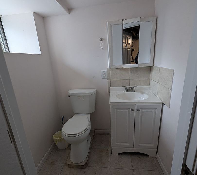 1st image of 929 Edgemore Rd