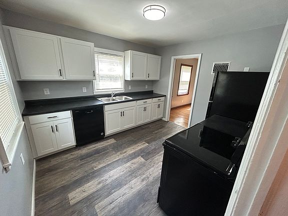 2nd image of 702 Pillsbury Ave