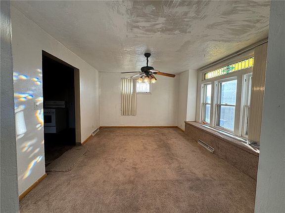4th image of 842 Cedar Ave