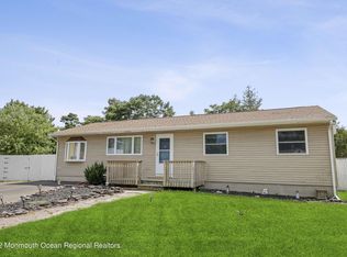 10 Sudsbury Rd, South Toms River, NJ 08757