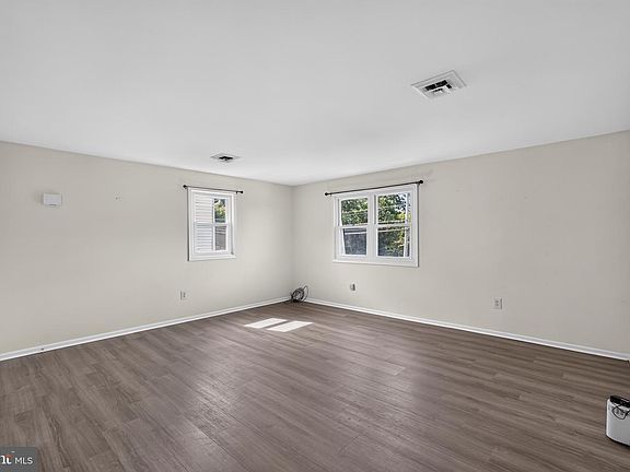 3rd image of 111 Hunter Way