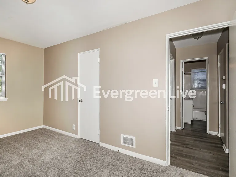 222 S Gladstone Ave — Photo 11