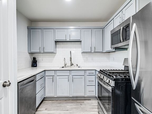 4th image of 2427 Tolosa Dr