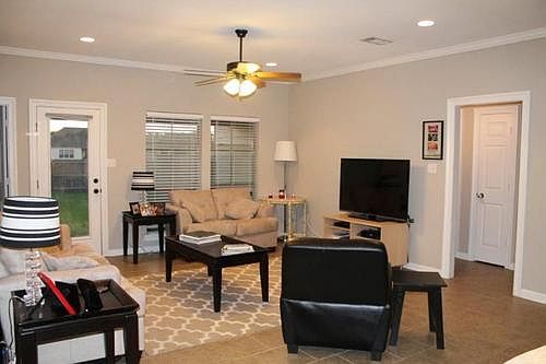 5th image of 40421 Bailey Dr