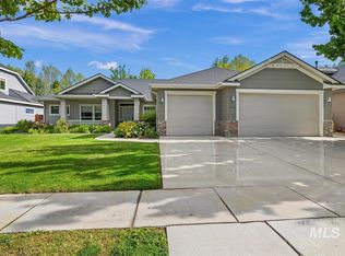 878 E Kaibab Trail Dr, Meridian, ID 83646