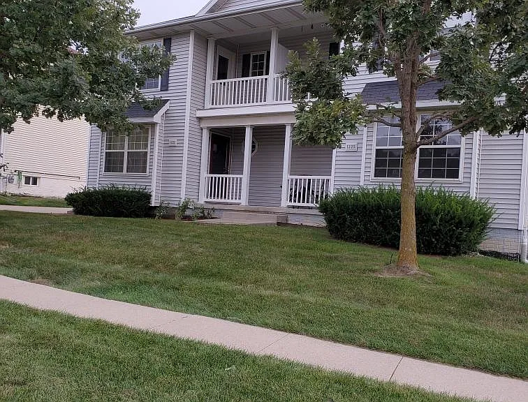 1223 SW Twin Gates Dr — Photo 3
