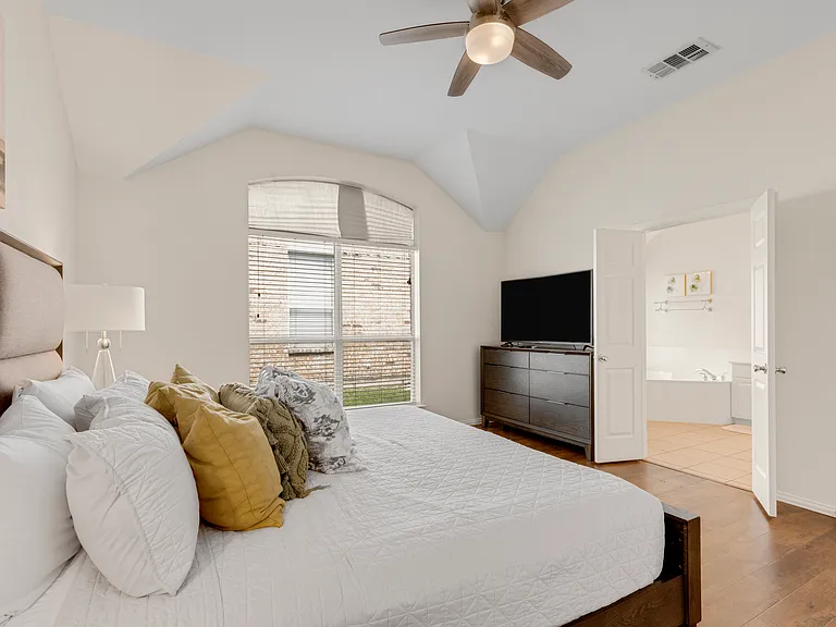 1438 Royal Oaks Dr — Photo 15