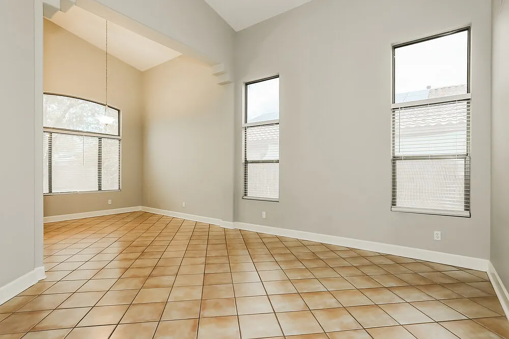 4 bed, 3.0 bath, 2602 sqft, $2,260 — Photo 4