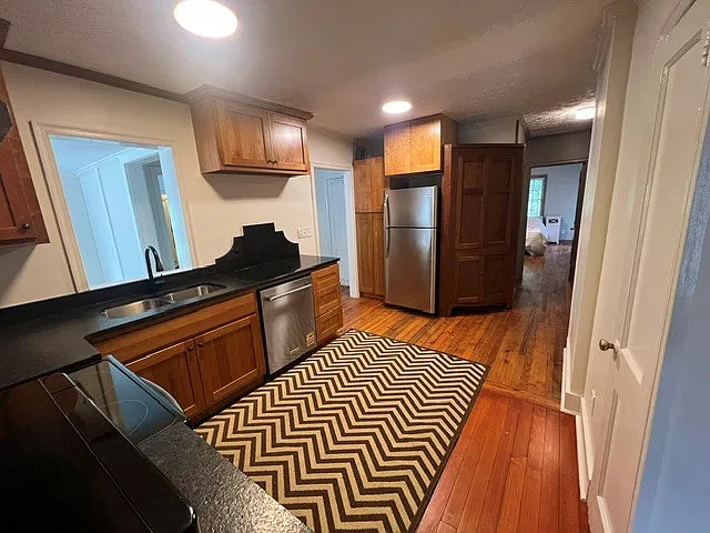 403 Holmes St — Photo 8