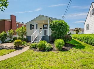 28 S Johnson Rd, Houston, PA 15342