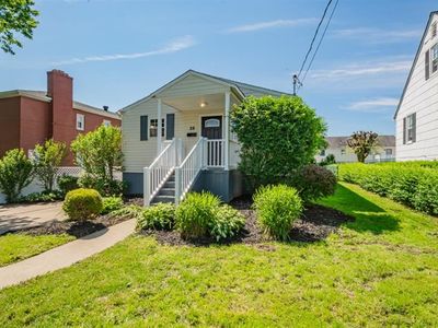 28 S Johnson Rd, Houston, PA, 15342