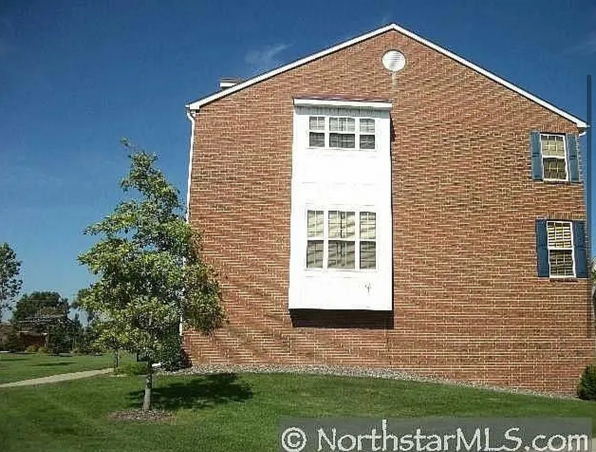 4 bed, 2300 sqft, $2,850 — Photo 3