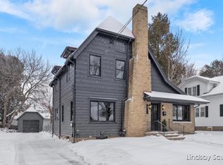 1851 Hillmount St NW, Grand Rapids, MI 49504