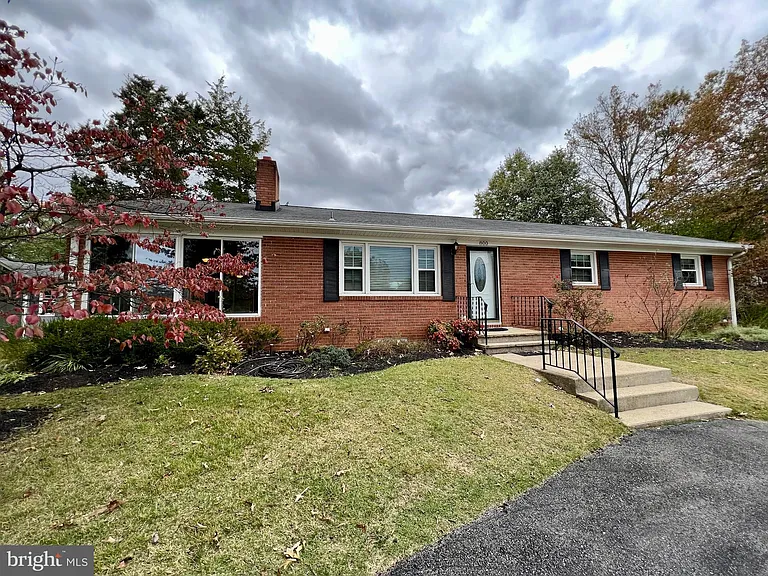 800 Severn Dr — Photo 1