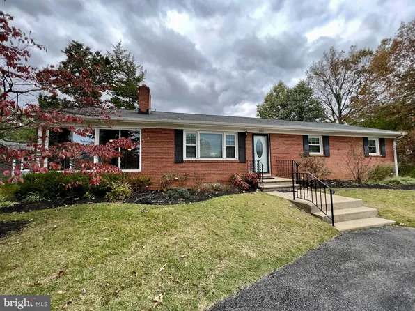 800 Severn Dr, La Plata, MD 20646