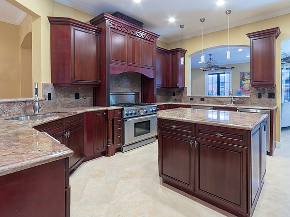2nd image of 1020 Miramar Dr