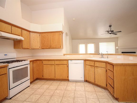 4th image of 10402 E 38th Pl